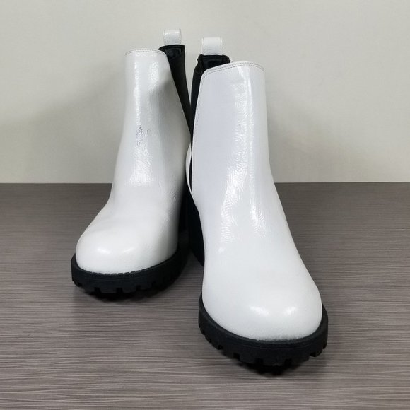 Dirty Laundry Lisbon Bootie, White & Black Faux Leather, Womens Size 8 / 38.5 - Picture 4 of 11